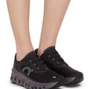 Use women On Cloudmonster running shoes size 8